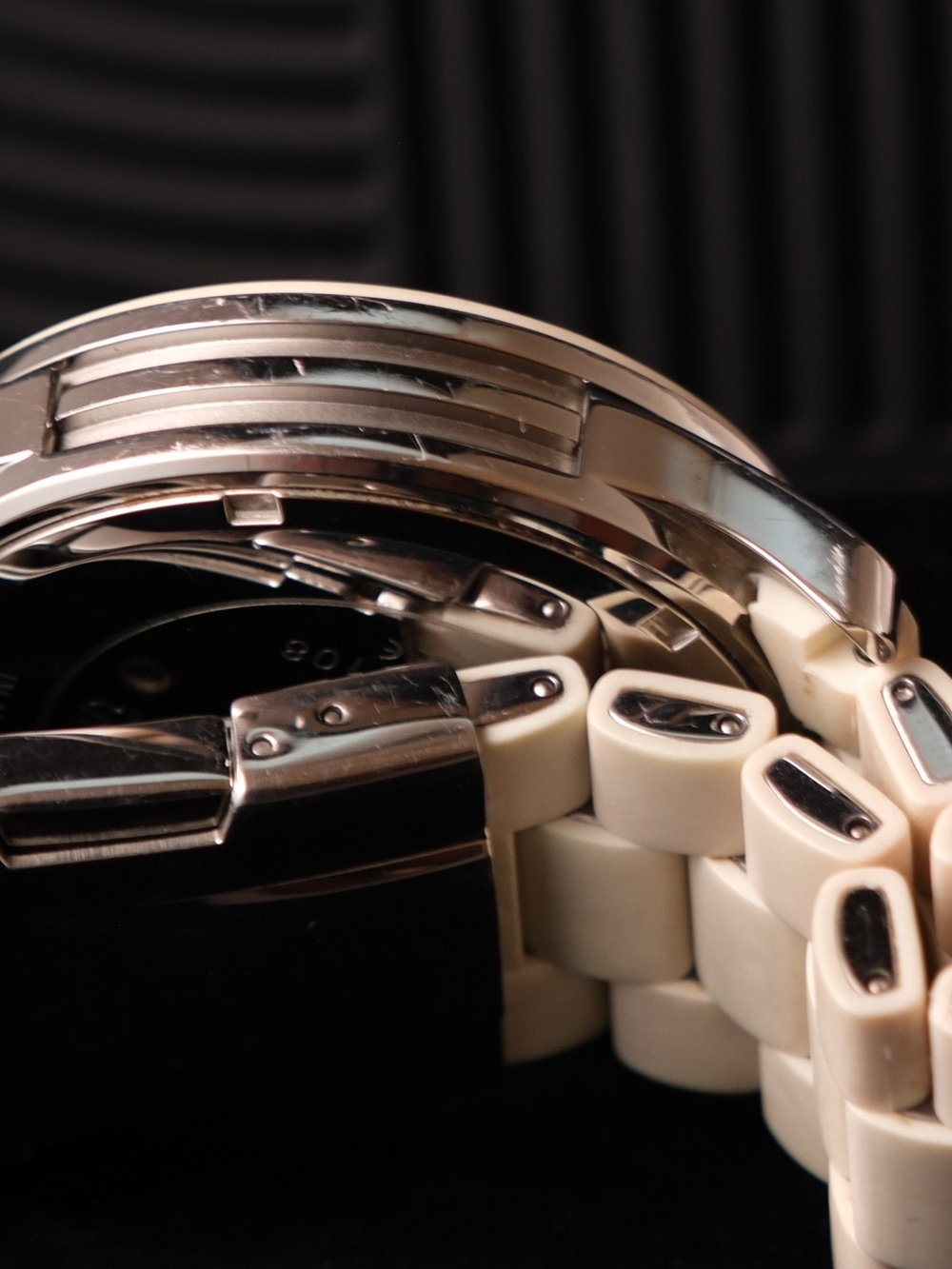 Michael Kors Runway MK8108 Cream White Oversized Chronograph Watch - Picture 5 of 6